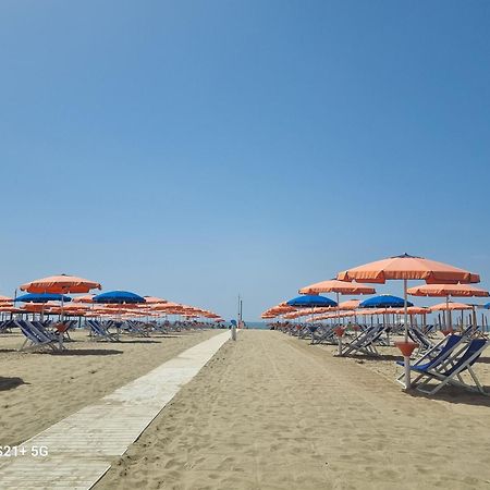 Chalet La Dolce Vita Viareggio Bagian luar foto